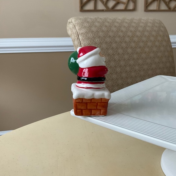 Santa Claus Down The Chimney Platter Decoration 🎅 - Picture 4 of 6